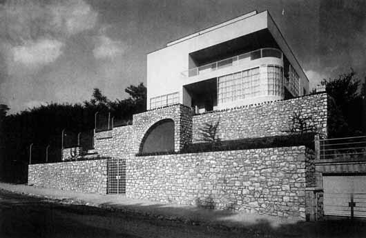 Frane Cota Vila Botteri vila Deutsch u Zagrebu (1932., 1937.) Završivši Umjetničku akademiju u Beču, a arhitekturu u Zagrebu, Frane Cota (1898. 1951.) ostavio je dvostruk trag u hrvatskoj umjetnosti.