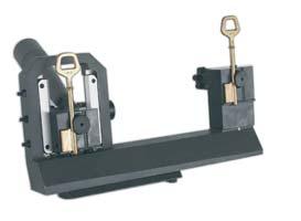 Clamps with key-locking system by means of centre squares. 2 V belt transmission.