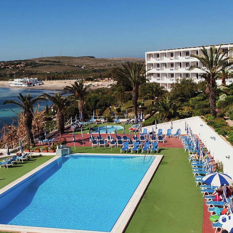 Dotato di tre piscine e di una spiaggia privata, l hotel mette a disposizione anche palestra, sale relax, ping pong, discoteca e animazione diurna e serale.