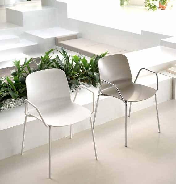 Stackable chair and armchair up to 4 pieces and suitable for outdoor use. Available union hooks and book holder. Liù S TS, P TS Sedia e poltrona impilabile ino a 4 pezzi.