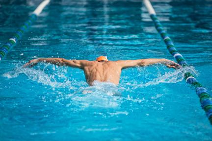 in piscina nel weekend o a fine giornata.