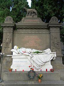 Fu sepolto al Verano, dove è ancor oggi visibile il suo monumento.