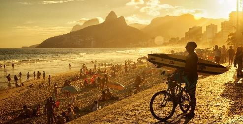 Nel pomeriggio escursione al Pan di Zucchero, che divide col Corcovado il titolo di punto di attrazione turistica per la vista più spettacolare di Rio de Janeiro e che è raggiungibile in teleferica