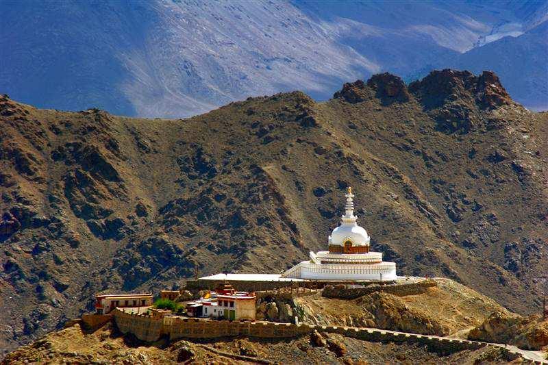 Capoluogo del distretto di Leh e della divisione del Ladakh, questa