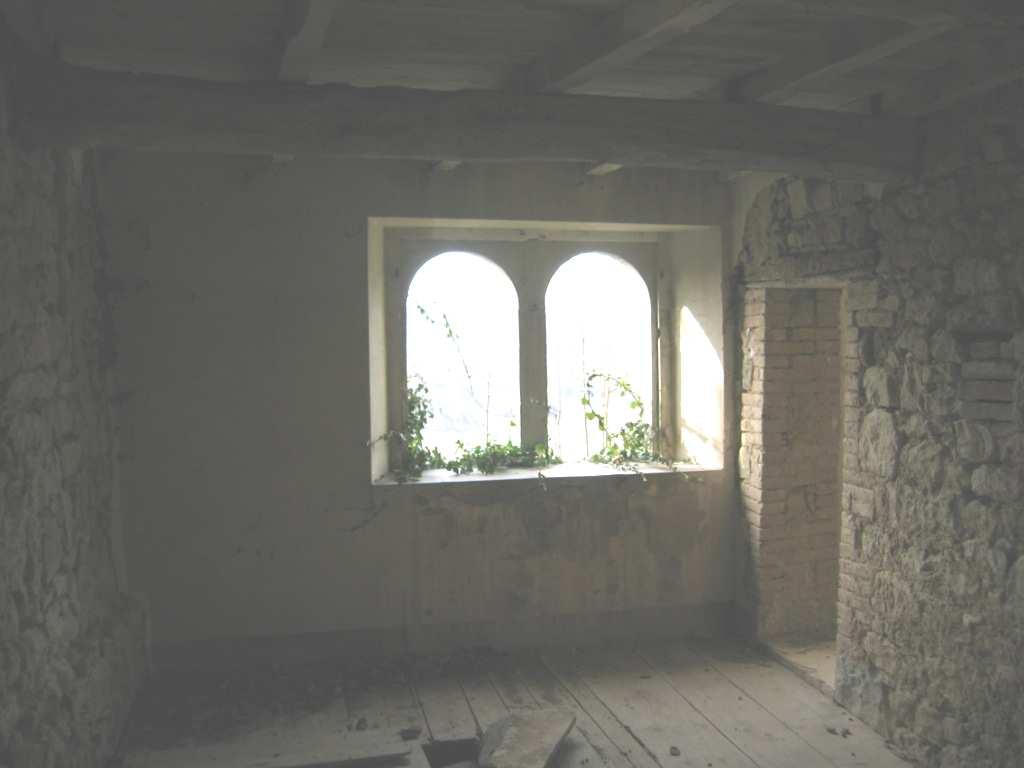 Foto n. 54: Casa a valle del portale.
