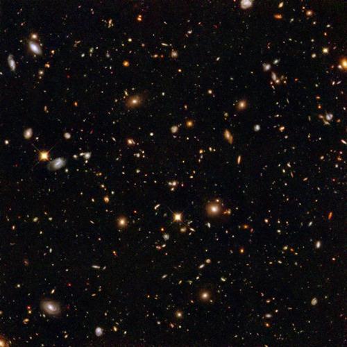 Galassie nell Universo Nell universo ~10 11 galassie. Hubble Ultra Deep Field Lunga esposizione (~400 h) su una parte di cielo apparentemente vuota, di diametro ~1/10 quello della luna piena.