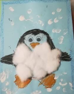 19 gennaio 2018: PINGUINO I bambini grandi colorano la scheda del pinguino con la tempera