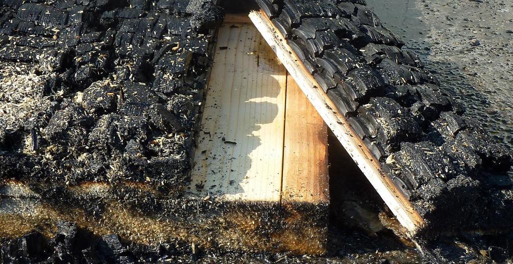 Quindi, la perdita di efficienza della struttura in legno soggetta al fuoco avviene per riduzione della sezione utile e non per degrado fisico-meccanico.