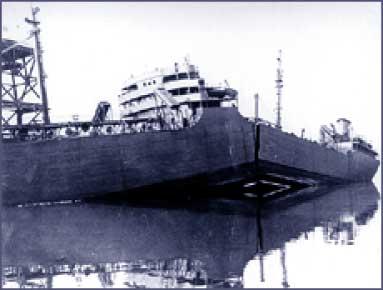 Schenectady T2 tanker failure 1943 The Schenectady fractured at dock within a
