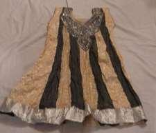 6206-6206 Tunica da donna («Kameez») indumento di larga misura composto di strisce in tessuto di cotone (colori verde e giallo) cucite fra di loro.