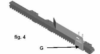 Posizionare la piastra in dotazione (Fig. 1) ad una distanza di 50 mm dal bordo del cancello e perfettamente in squadro con un angolo di 90.