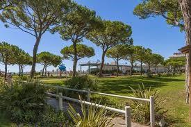 CAMPING RESORT 5* a Cavallino Situato nella splendida cornice di Cavallino-Treporti, località balneare tra le più amate dell Alto Adriatico, è una vera oasi di tranquillità, natura incontaminata e