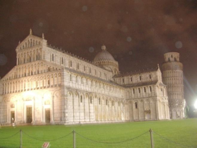 Piazza del Duomo, è il centro artistico e turistico più importante di Pisa.