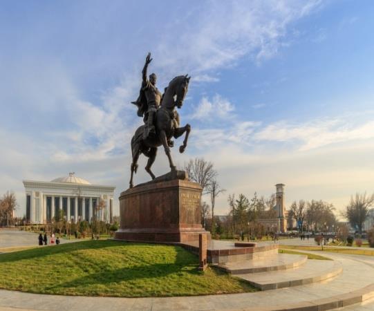 Arrivo all aeroporto Internazionale di Tashkent alle 02,30 dopo il disbrigo delle formalità doganali incontro con il nostro assistente,