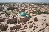 Incontro con l'assistente parlante italiano e trasferimento in bus a Khiva.