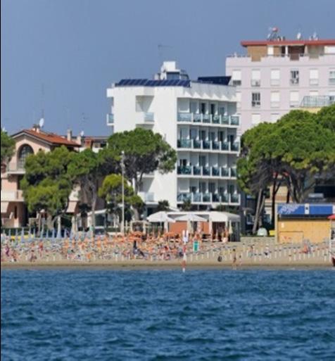 Per raggiungere la spiaggia si dispone di un servizio navetta. Una vacanza nella natura, con giornate al mare, gite in montagna, attività sportive e altro.