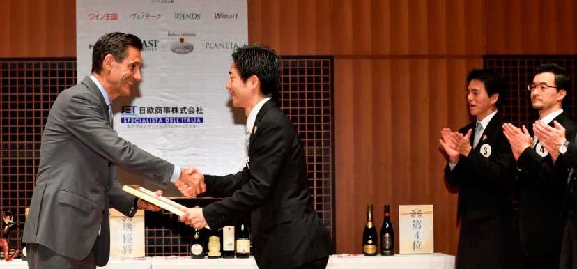 Il vincitore di quest anno è Sadanobu Takebayashi, proprietario di Vineria Nagano, nell omonima città, che si è distinto, oltre che per la straordinaria conoscenza dei vini italiani, per le sue doti
