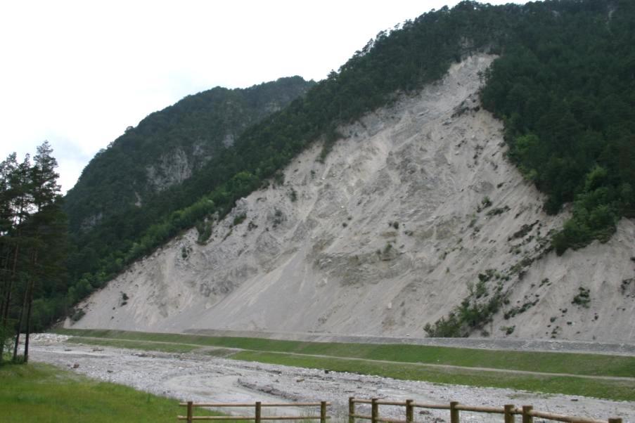 Fascia cataclastica: roccia fratturata, comminuta, rotta