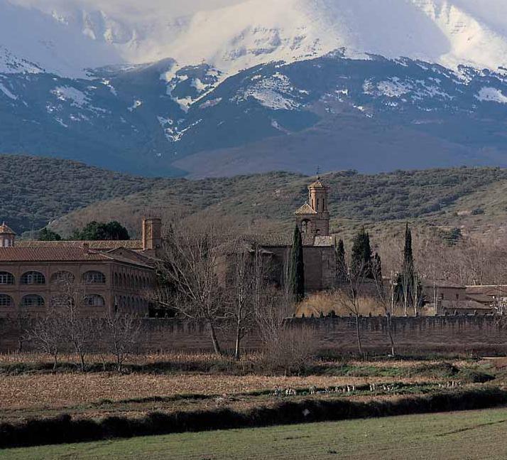 Paola Cianci Il Monastero di Nuestra Señora de Veruela Heme aquí transportado de la noche a la mañana a mi escondido valle de Veruela; [ ] este valle, cuya melancólica belleza impresiona