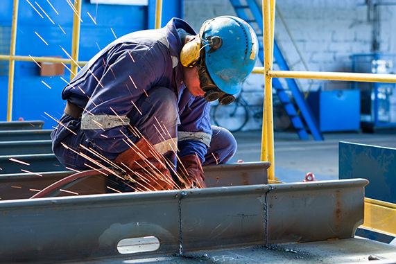 altamente specializzato con alle spalle anni di esperienza presso Aziende operanti nei diversi comparti industriali.