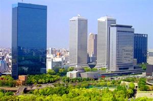 proseguimento con treno shinkansen per Osaka e visita della città, da sempre considerata la capitale commerciale del Giappone: il quartiere Umeda ove si sale sul celebre Floating Garden Observatory,