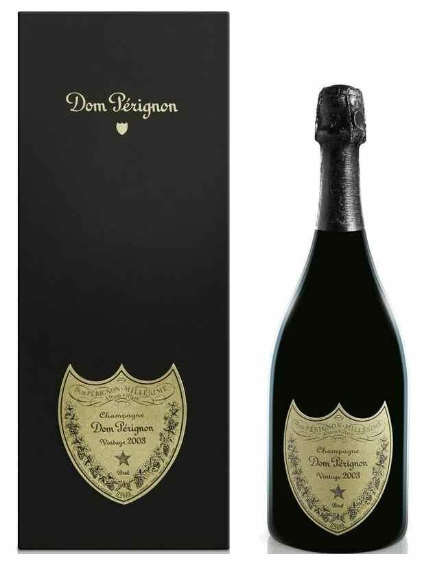 Pag. 26 DOM PERIGNON Dom Perignon Vintage Champagne Brut 55% Chardonnay, 45% Pinot Nero Il Dom Perignon è un grande champagne, sinonimo di prestigio, lusso ed eleganza.