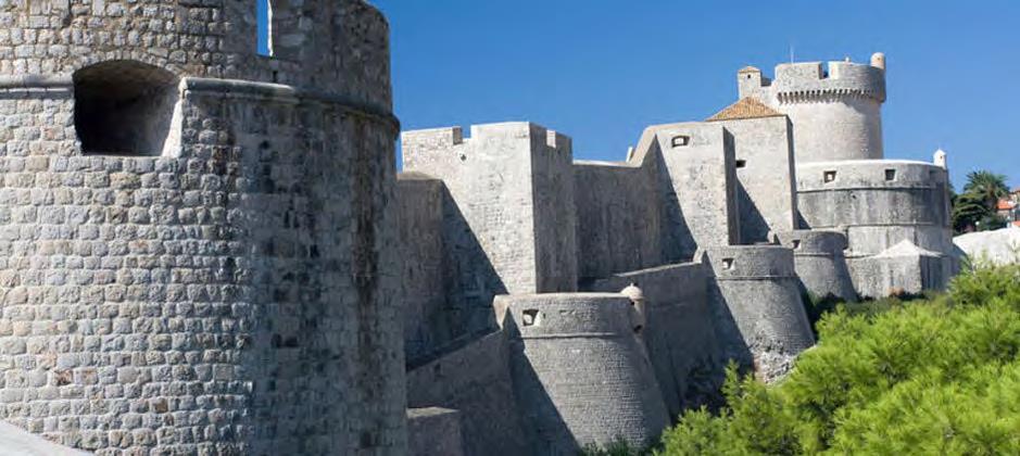 Pojavom vatrenog oružja, kojim se Dubrovnik među prvima opskrbljuje, mijenja se način ratovanja i stoga dolazi do generalne rekonstrukcije gradskog