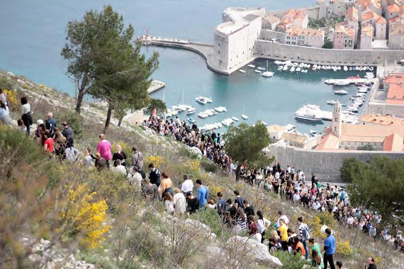 Serpentinasti put od grada do Fort Imperiala Gradnja Fort Imperiala odužila se zbog težine