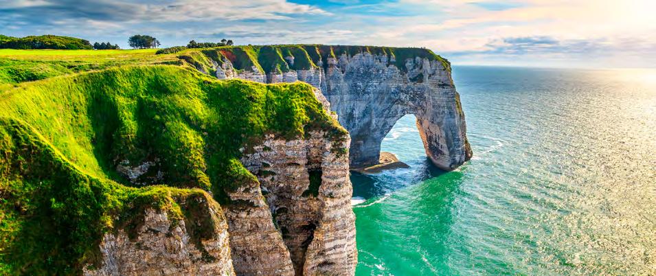 Normandia a Bretónsko 6 DŇOVÝ POZNÁVACÍ ZÁJAZD BEZ NOČNEJ JAZDY TAM V e ľ k á b r i t á n i a L a m a n š s k ý p r i e l i v Arromanches Omaha beach Saint-Malo Dinan B r e t ó n s k o Le Mont St.