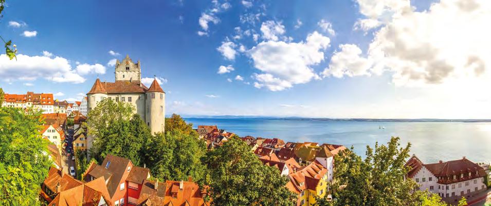 Pokračovanie na kvetinový ostrov Mainau s impozantným arborétom. Plavba loďou k hradu Meersburg zo 7. storočia najstarší hrad na území Nemecka, prechádzka historickým centrom. Ubytovanie a nocľah. 3.