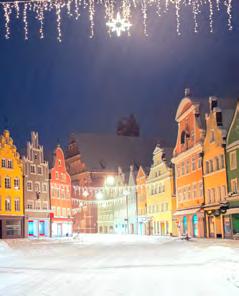 Popoludní odchod do Salzburgu, návšteva večerných vianočných trhov pred Dómom na námestí Domplatz, ďalej na námestí pri zámku Mirabell a prechádzka vyzdobenou ulicou Getreidegasse.