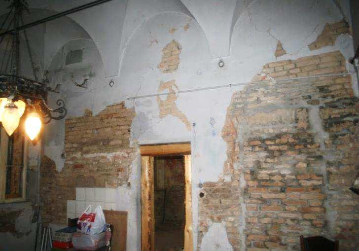 produrre e testare malte ed intonaci specifici per i futuri interventi di restauro e ripristino strutturale negli edifici colpiti dal terremoto.