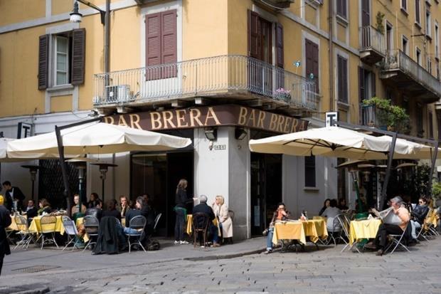 L aperitivo di Brera Milano è la città dell aperitivo, questo significa prendere una bevanda ad un prezzo