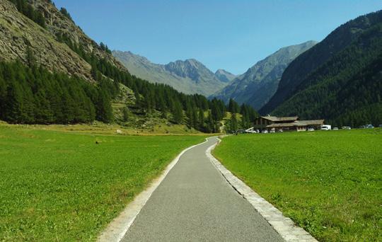 Parco Gran Paradiso - Cogne (Aosta) Parco Pineta della Regina - Marina di Ginosa (Taranto)