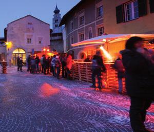 Vinschgau Marketing - F. Blickle ore 19 dalle ore 19 Canti d avvento nella chiesa parrocchiale di S. Pancrazio con il gruppo Happy Singers di Merano sotto la direzione di Verena Theiner.