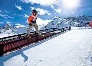 ch Corvatsch/Furtschellas: Da Silvaplana-Surlej in pochi minuti e a bordo di cabine incredibilmente spaziose si raggiunge il comprensorio del Corvatsch, che vi aspetta con piste perfettamente