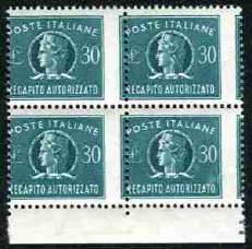 3045 coppia orizzontale a. di f. con dentellatura verticale fortemente spostata "Italia" a sinistra e valore a destra (Sassone spec. n. 2694Ea) - L'esemplare a sinistra senza scritta "Italia" - Rara.