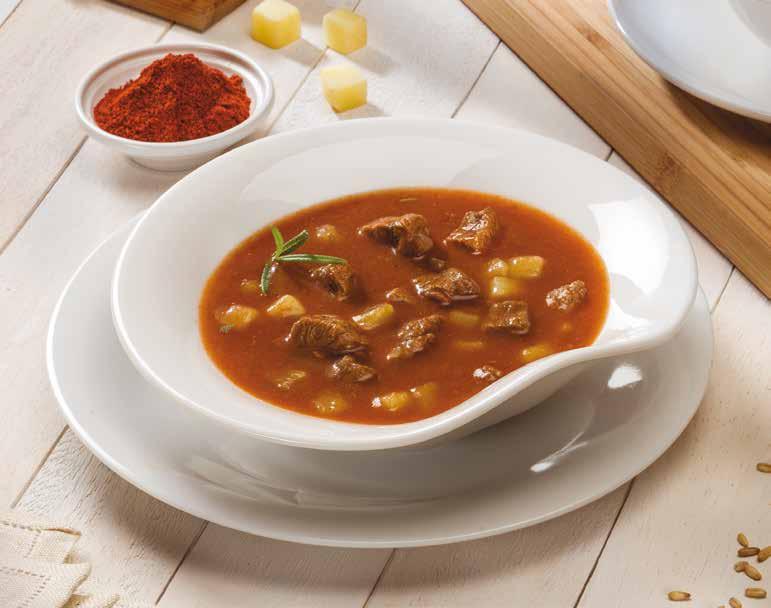 PRIMI ZUPPA DI GULASCH GULASCHSUPPE Zuppa tipica, di origine ungherese a base di carne di manzo, patate, pomodoro, cumino, paprika dolce, maggiorana e peperoni.