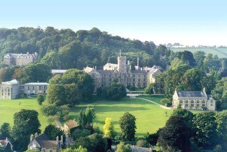 Bath, UK Kingswood School 11-25 Luglio 2018 Studenti 8-17 anni Pernottamento in residence COLLEGE Kingswood School è una struttura di altissimo prestigio, situata in posizione panoramica, a 20 minuti