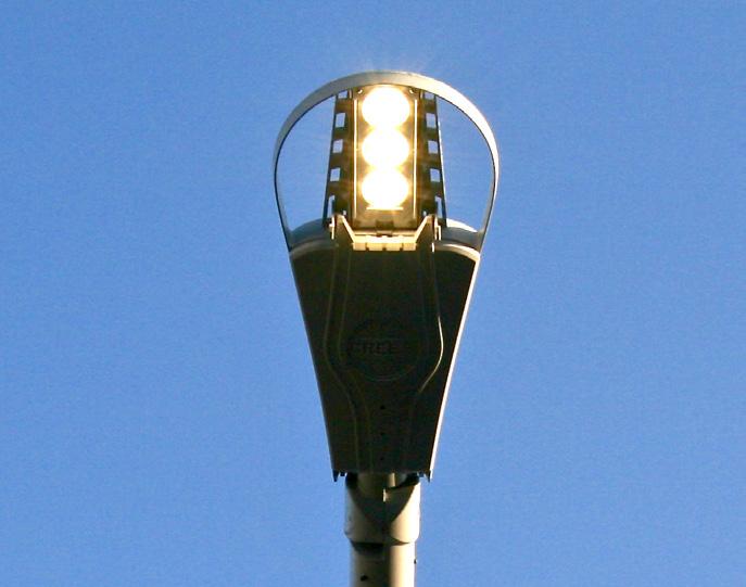 Elevate prestazioni e massima Corpo illuminante con lampada a Led Completo di lampada a 24 Led e collegato a centralina di controllo e comando inserita all interno di una cassetta in lega di