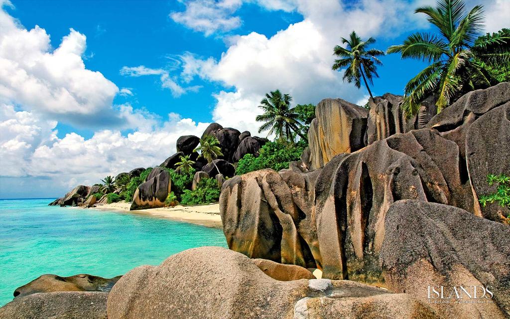 o a piedi e vero tesoro della vacanza sarà giungere alla spiaggia votata come la più bella al mondo, la maggiore attrazione di La Digue: Anse Source