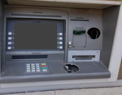 connette tutte le periferiche al pc dell'atm riconnettendolo ad un device di tipo fake