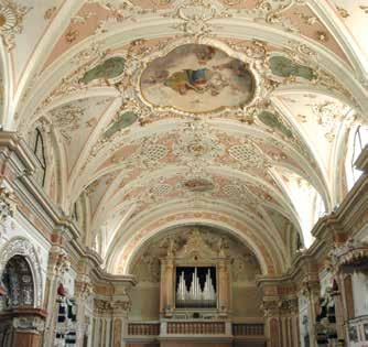 A pochi passi si trovano la sontuosa chiesa di Santa Maria Assunta e la cappella di San Ruperto, quest ultima considerata uno degli esempi più significativi e raffinati del barocco in