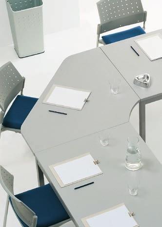 Dai tavoli singoli, previsti in due forme e dimensioni, alla disponibilità di