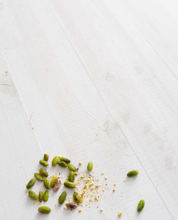 torta caprese ai pistacchi Una variante gluten free del celebre dessert, con un cuore verde, granuloso ma al tempo stesso morbido.