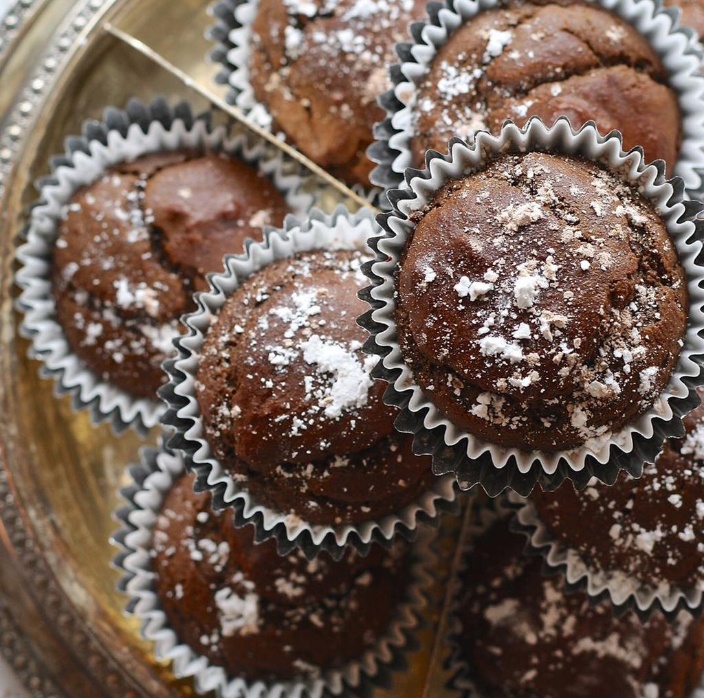 MUFFIN doppio cioccolato per 15 muffins (la confezione contiene i pirottini all interno) farina di grano SENATORE CAPPELLI, zucchero di canna, cioccolato bianco,