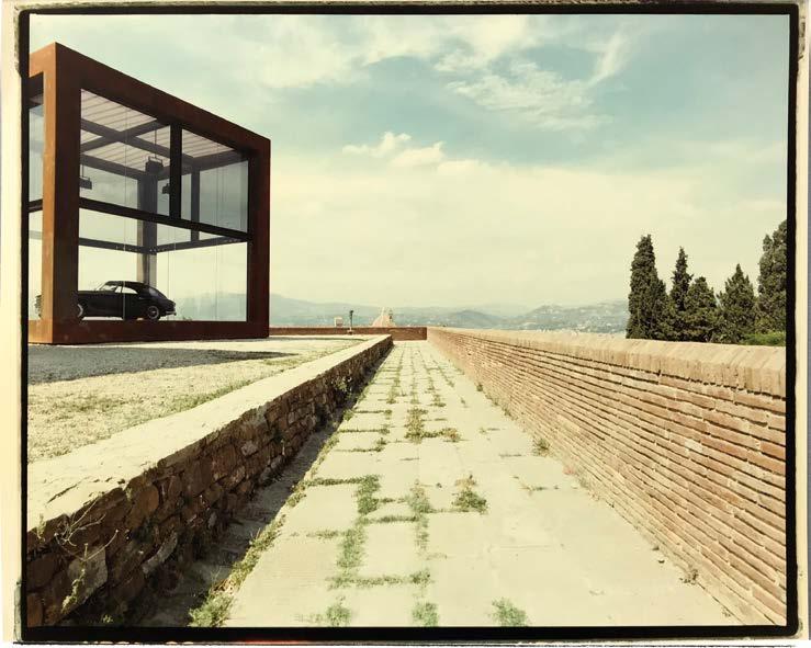 15 Luigi Ghirri (Scandiano 1943 Roncocesi 1992) Firenze 1988 #1 1988 cm 23,5 x 29,1 immagine cm 23,8 x 30,5 foglio Stampa cromogenica da negativo