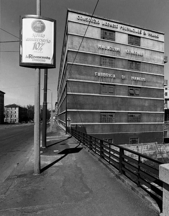 3 Gabriele Basilico (Milano 1944-2013) Via Ripamonti 1978-80 cm 27,1 x 21,9 immagine cm 39,5 x 30 foglio Stampa alla gelatina e sali d argento realizzata da Studio De Stefanis.