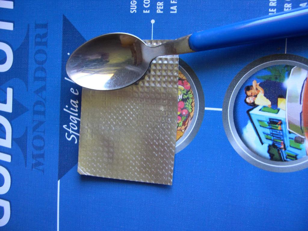 the tinfoil used for wrapping soft cheeses. Place the tinfoil on a big telephone book and smooth it with a teaspoon With this special tinfoil make a disc of 2 cm diam.