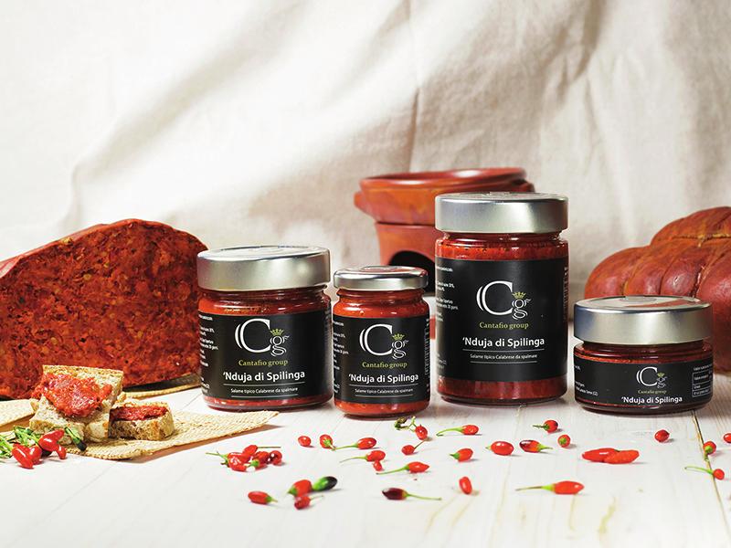 Nduja 96% (Grasso di suino 42%, carne di suino 30%, peperoncino 25%, sale 3%), olio d'oliva 4%. Senza coloranti né conservanti. Trattasi di prodotto pastorizzato.